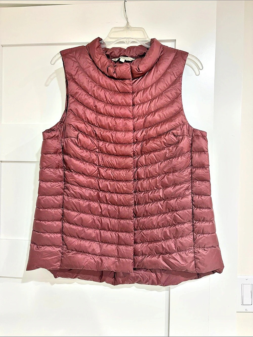 Athleta Downkind mauve/berry 90% goose down Quilted Puffer Vest size M